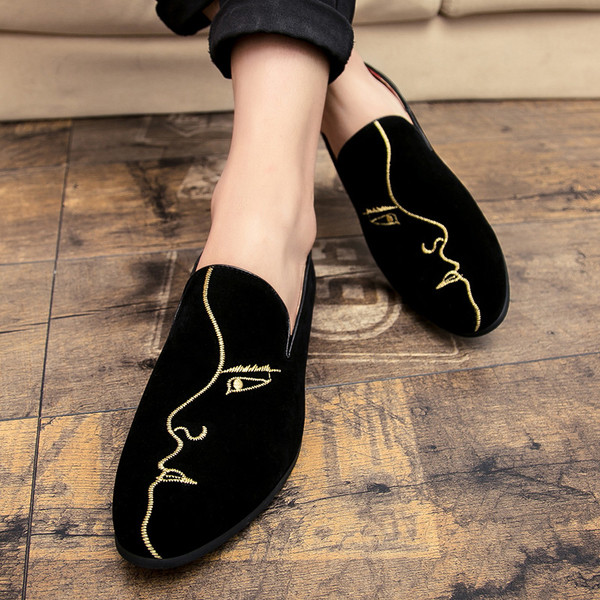 Férfi velúr mokaszin fekete színben, hímzéssel