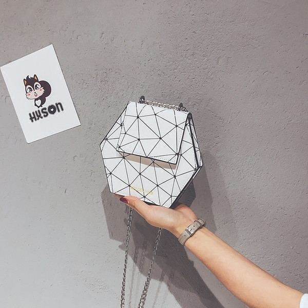 Mini geantă de mână în alb, gri și negru