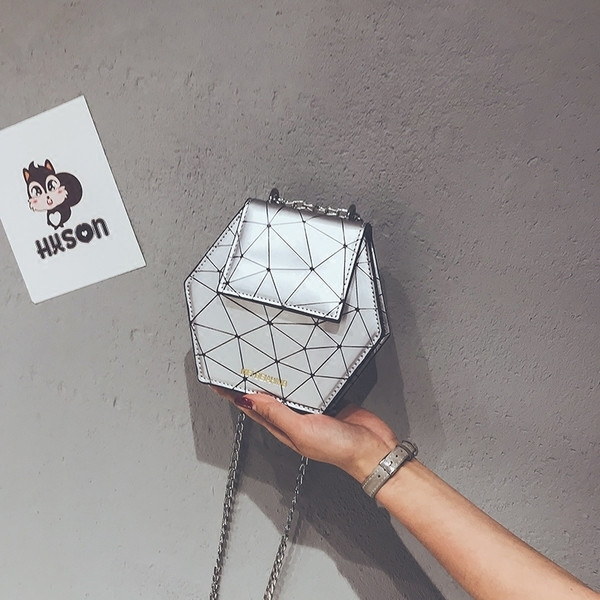 Mini geantă de mână în alb, gri și negru