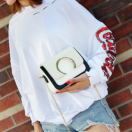 Stílusos mini kézitáska fém díszítéssel több színben