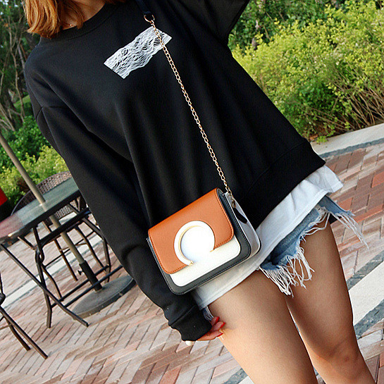 Stílusos mini kézitáska fém díszítéssel több színben