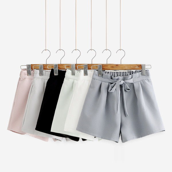 Pantaloni scurti eleganti de dama cu talie inalta in mai multe culori