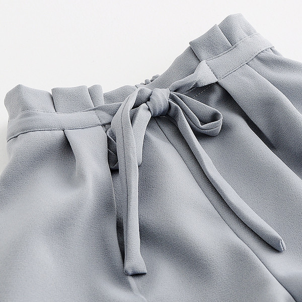 Pantaloni scurti eleganti de dama cu talie inalta in mai multe culori