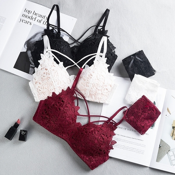 Дамски дантелен комплект-бикини и сутиен в шест цвята