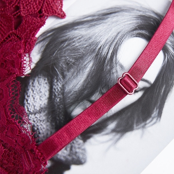 Дамски дантелен комплект-бикини и сутиен в шест цвята