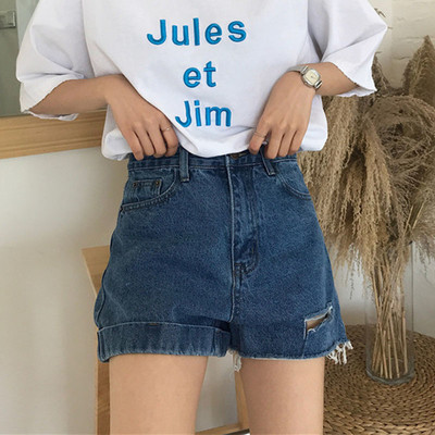 Κομψά σύντομα παντελόνια κυματισμένα σε δύο χρώματα