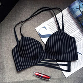 Γυναικείο σουτιέν σε διάφορα χρώματα