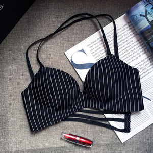 Γυναικείο σουτιέν σε διάφορα χρώματα