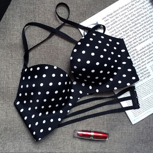 Γυναικείο σουτιέν σε διάφορα χρώματα