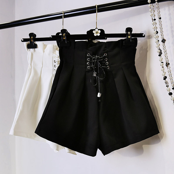 Pantaloni scurti eleganti de dama cu talie inalta si cravate incrucisate in trei culori