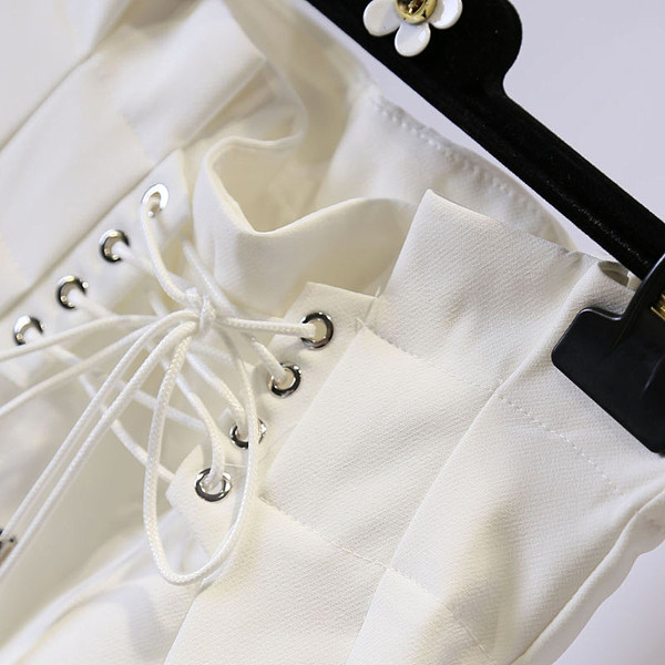 Pantaloni scurti eleganti de dama cu talie inalta si cravate incrucisate in trei culori