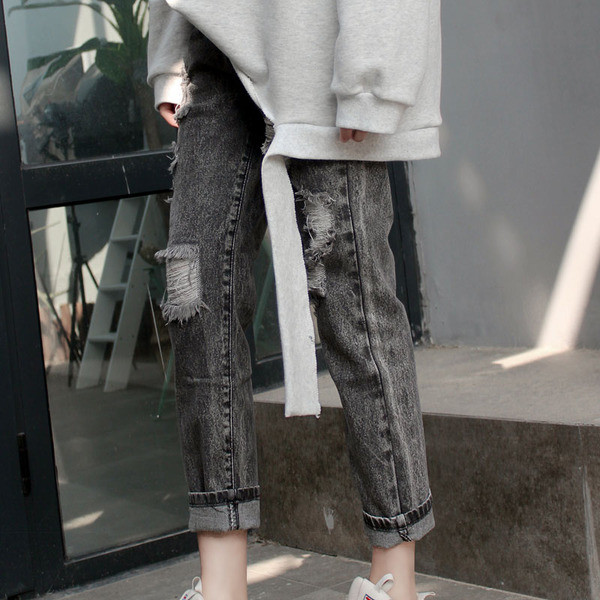 Κομψά γυναικεία τζιν σε μαύρο χρώμα