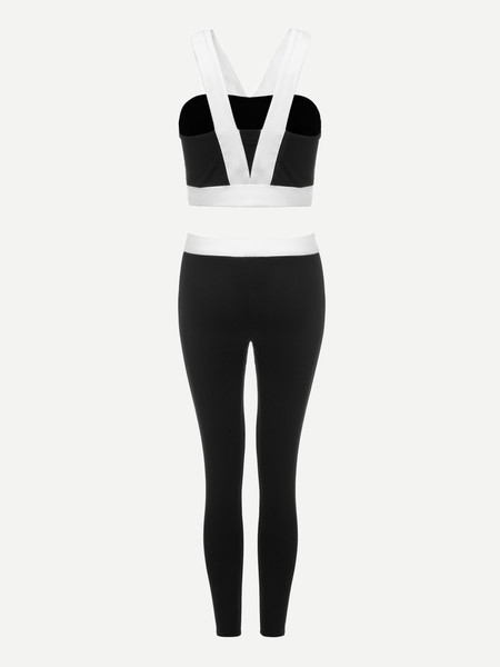 Γυναικεία αθλητικά set-top σε μαύρο χρώμα και μακρύ κολάν