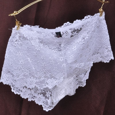 Απαλά  γυναικεία εσώρουχα από δαντέλα σε διάφορα χρώματα