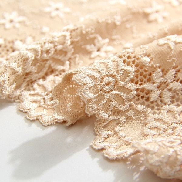 Απαλά  γυναικεία εσώρουχα από δαντέλα σε διάφορα χρώματα