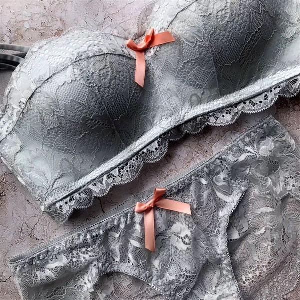 Σετ εσωρούχων κυρίες δαντελλών που περιλαμβάνουν βραχιόλι σουτιέν και δαντέλα μπικίνι