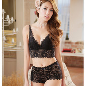 Κομψό σφιχτό σετ γυναικείων εσώρουχων, συμπεριλαμβανομένης της δαντελωτής σουτιέν  και  μπικίνι