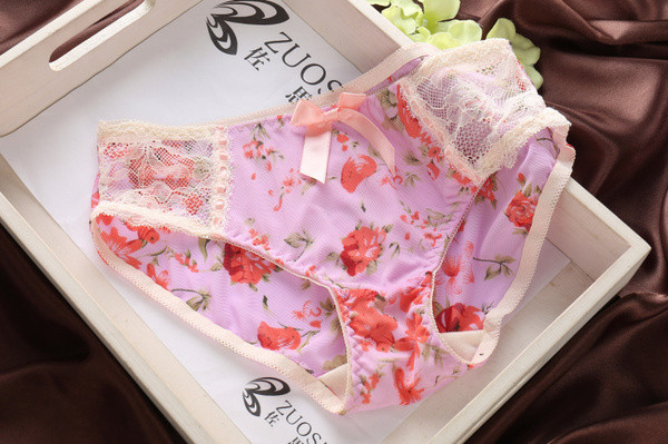 Γυναικείο κομψό σετ εσώρουχου  με floral σχέδια σε δύο χρώματα