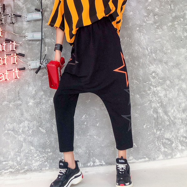 Pantaloni de dama de culoare neagra cu imprimeu