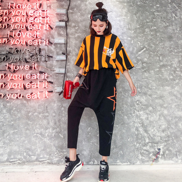 Pantaloni de dama de culoare neagra cu imprimeu