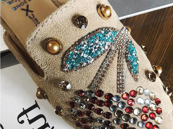 Modern női papucs két színben - éles, kövekkel díszített