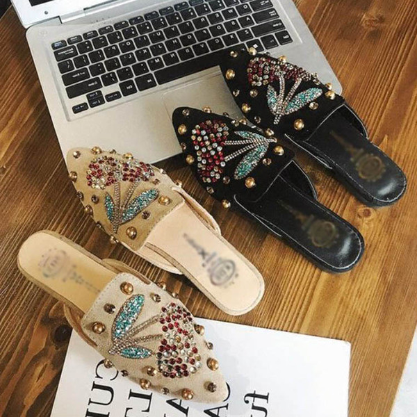 Modern női papucs két színben - éles, kövekkel díszített