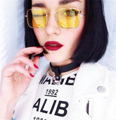 Σύγχρονα γυναικεία γυαλιά σε τετράγωνη μορφή σε διάφορα χρώματα