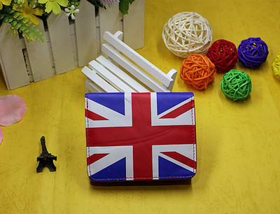 Πορτοφόλια για άνδρες και γυναίκες διαφόρων μεγεθών