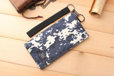 Λεπτό πορτοφόλι για άνδρες με καμουφλάζ στοιχεία