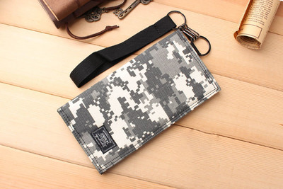 Λεπτό πορτοφόλι για άνδρες με καμουφλάζ στοιχεία