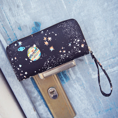 Γυναικείο πορτοφόλι με μαύρη εκτύπωση