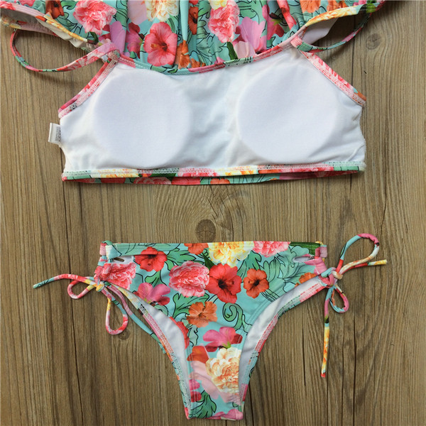 Costum de baie elegant colorat pentru femei, în două părți, cu cravate și tampoane