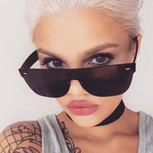 Σύγχρονα γυαλιά ηλίου σε διάφορα χρώματα