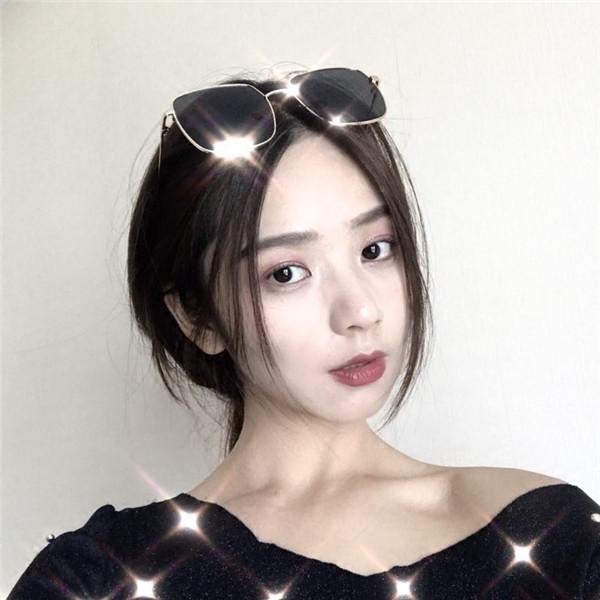 Κομψά γυαλιά ηλίου σε δύο χρώματα