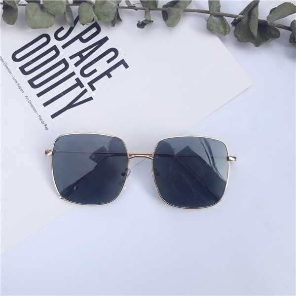 Κομψά γυαλιά ηλίου σε δύο χρώματα