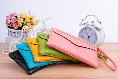 Дамски портфейл в няколко цвята с външен джоб