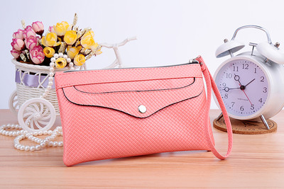 Γυναικείο πορτοφόλι σε διάφορα χρώματα με εξωτερική τσέπη