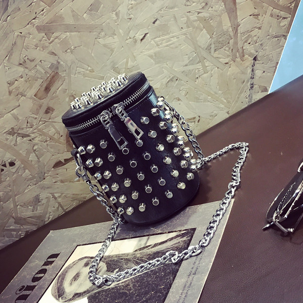 Geanta mini dama in doua culori cu ochiuri metalice