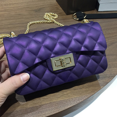 Női kistáska több színben, fém válllánccal