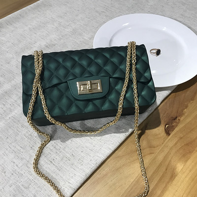 Női kistáska több színben, fém válllánccal