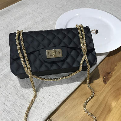 Női kistáska több színben, fém válllánccal