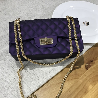 Női kistáska több színben, fém válllánccal