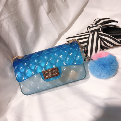 Női kistáska több színben, fém válllánccal