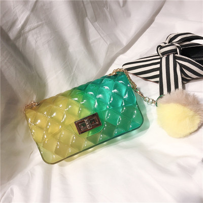 Női kistáska több színben, fém válllánccal