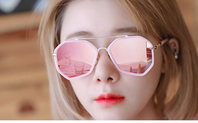 Γυναικεία γυαλιά ηλίου με έγχρωμο γυαλί και λεπτό πλαίσιο