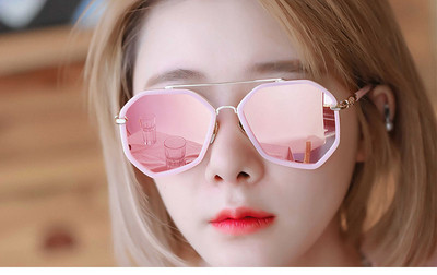 Γυναικεία γυαλιά ηλίου με έγχρωμο γυαλί και λεπτό πλαίσιο