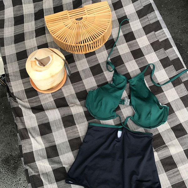 Κομψό γυναικέιο μαγιό  με εντυπωσιακά μοτίβα