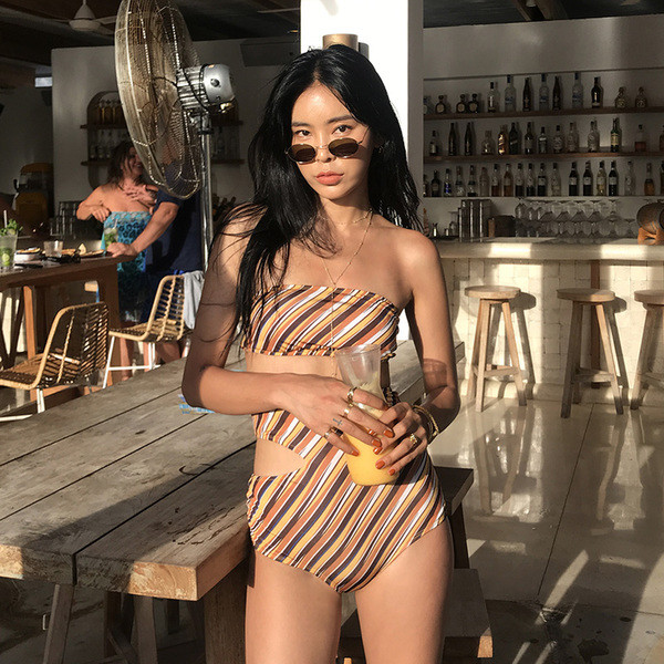 Costum de baie de damă cu bikini talie înaltă cu dungi cu motiv decupat