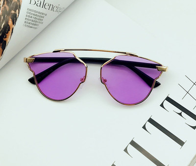 Γυναικεία γυαλιά σε ανοιχτά χρώματα