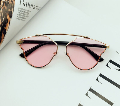 Γυναικεία γυαλιά σε ανοιχτά χρώματα